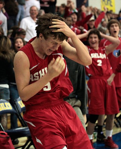 Billy Hansen performs the "Dougie" dance after his miraculous game-winning shot